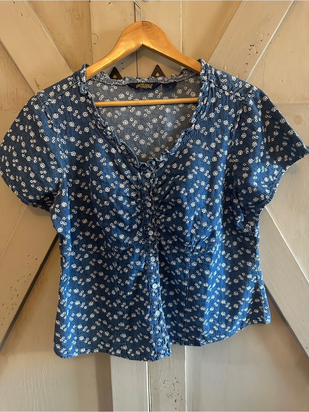 Shaver Lake Authentic Casuals Blue Floral Chambray Button Front Top Size L